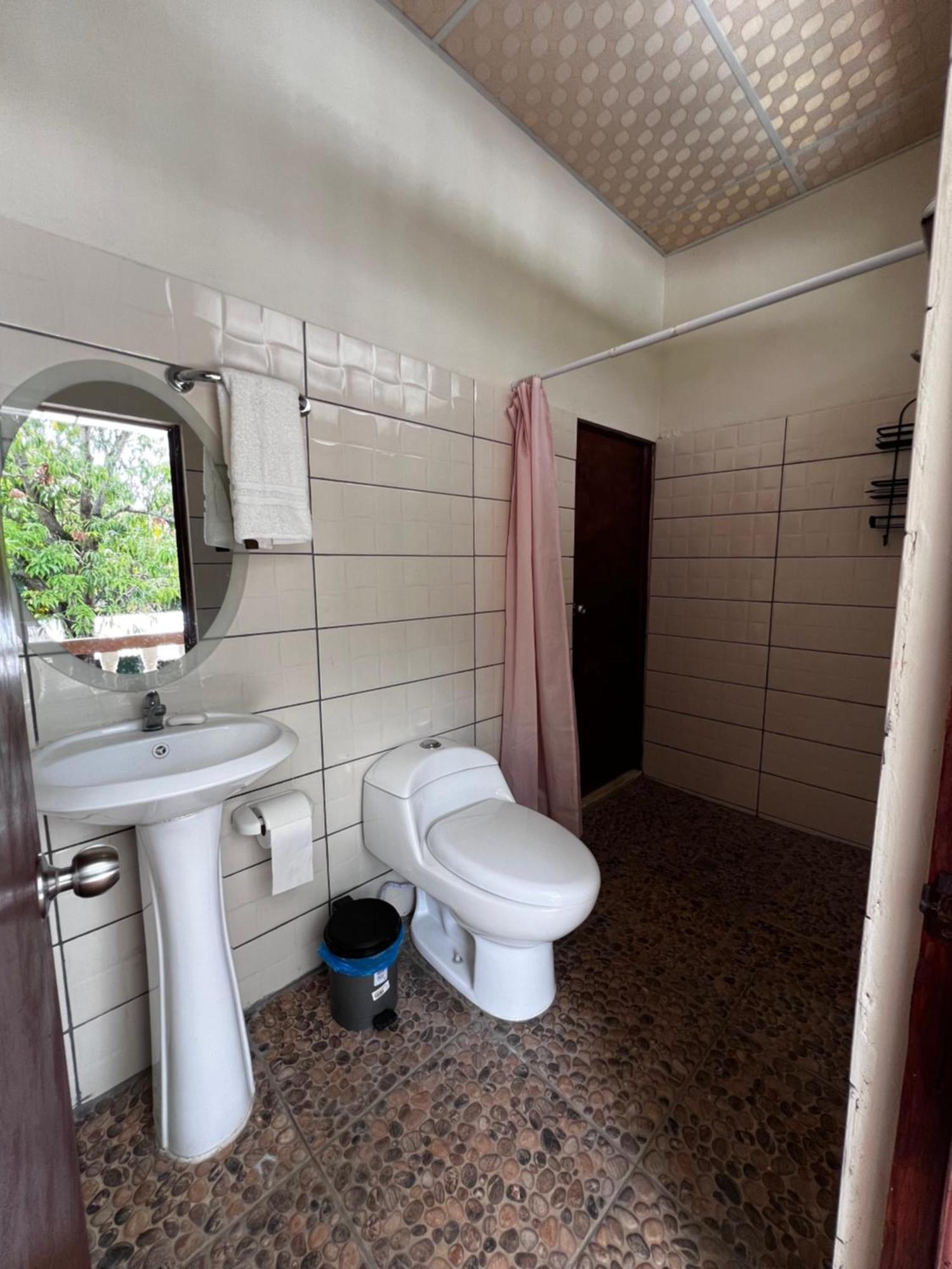 Ibania Hostal Tamanique Exteriör bild
