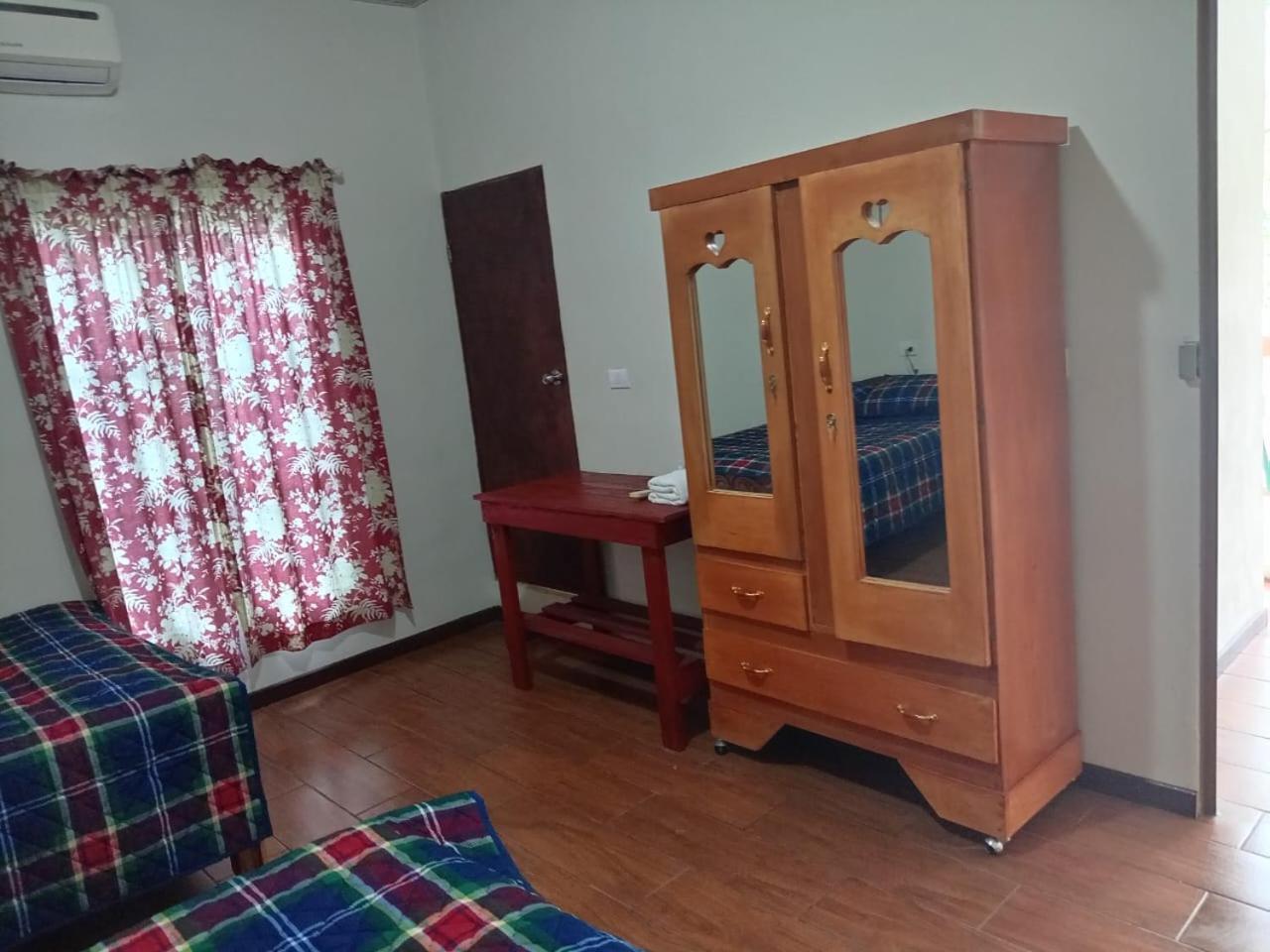 Ibania Hostal Tamanique Exteriör bild